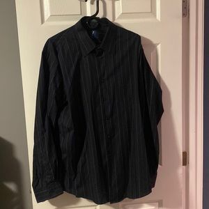 VanHeusen Modern Fit long sleeve button down. Size 17-17 1/2 36/37, Extra Large.